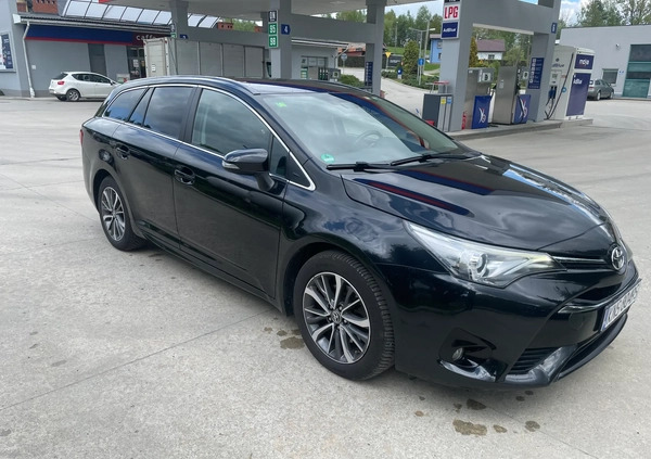 Toyota Avensis cena 47900 przebieg: 170000, rok produkcji 2016 z Strzyżów małe 326